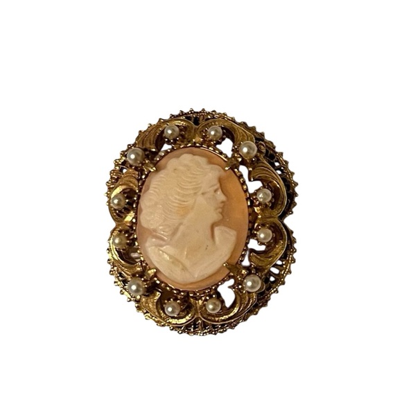 Florenza Jewelry - Vintage Florenza Gold Carved Shell Face Design